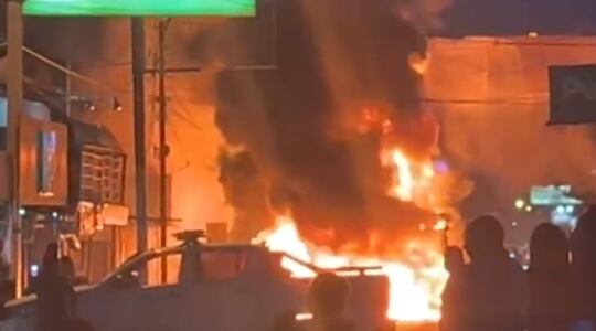 Incendio de un colectivo en la vía pública, en la ciudad de San Lorenzo.