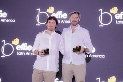 Directivos de Wild Fi Paraguay recibieron dos importantes premios en la X edición de los Effie Latam 2025.