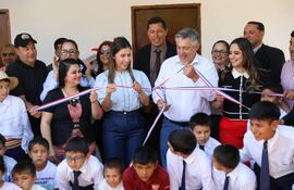 El ministro del MEC, Luis Fernando Ramírez habilitó mejoras en dos escuelas de Ybycuí, obras impulsadas por la Gobernación de Paraguarí.
