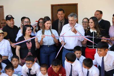 El ministro del MEC, Luis Fernando Ramírez habilitó mejoras en dos escuelas de Ybycuí, obras impulsadas por la Gobernación de Paraguarí.