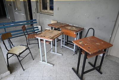 Muebles dañados en la Escuela Nacional de Comercio N° 1, donde tampoco cuentan con comedor para Hambre Cero.