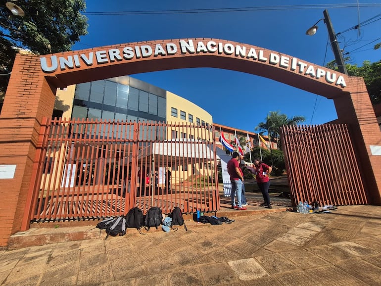 Más de 1.000 postulantes a las Becas del Gobierno en Itapúa