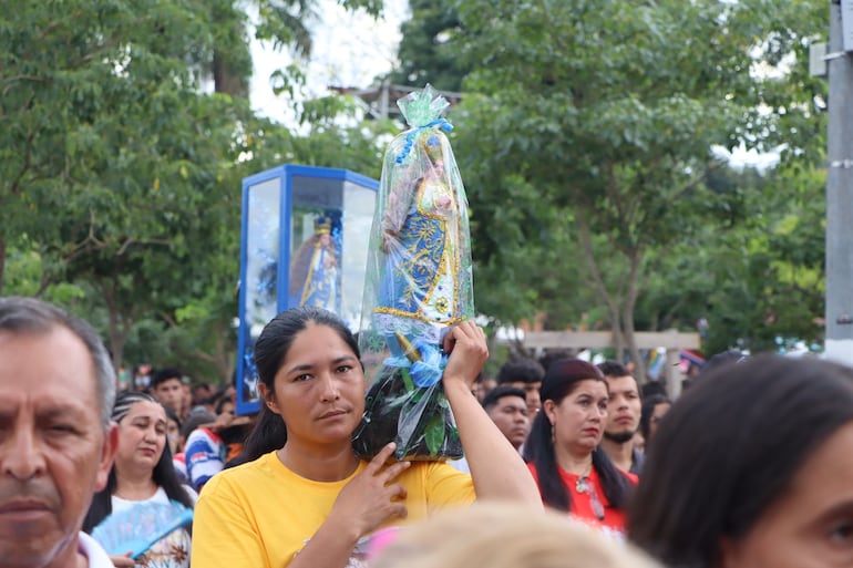 Se registró una multitudinaria concurrencia en la misa de víspera de la Virgen de Caacupé.
