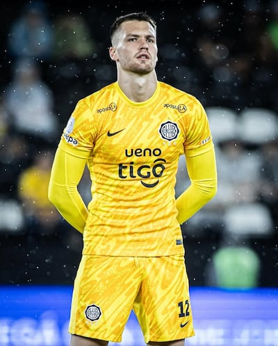 Facundo Ezequiel Insfrán Lirussi, portero de la cantera de Olimpia, militará en el Al-Wahda FC de Emiratos Árabes Unidos.