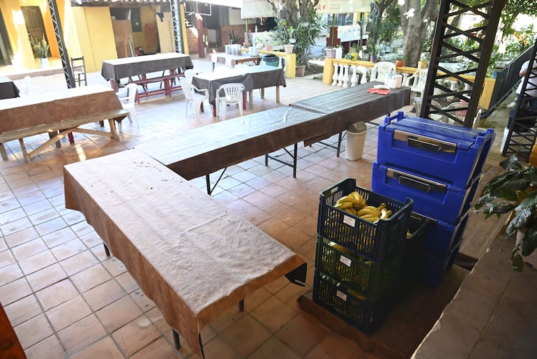 El tinglado utilizado como comedor quedó vacío en la escuela San Jorge, luego del rechazo al kure guiso.
