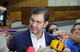 Silvio Beto Ovelar, "Trato Apu'a",  senador cartista.