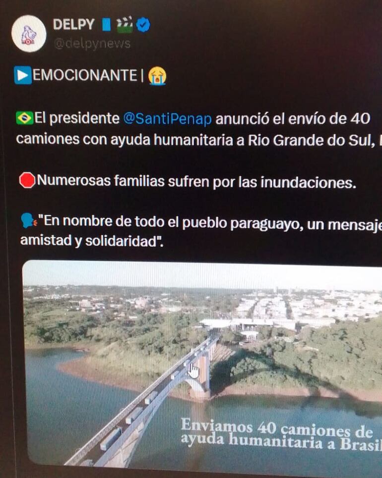 El convoy de 40 camiones cruza el Puente de la Amistad con la ayuda enviada por Paraguay para los damnificados del Brasil.