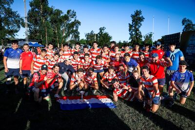 Componente completo de la selección paraguaya de rugby M17 celebra el campeonato juvenil que se realizó en Formosa, Argentina.