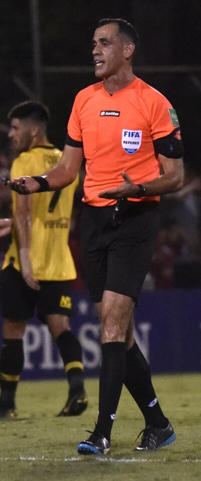 Juan Gabriel Benítez Mareco, el árbitro del último partido 2020 con el título en juego.