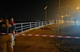 Costanera del barrio Pacucuá de Encarnación, donde hallaron un cadáver flotando en el río Paraná.
