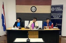 Tribunal de Sentencia de Amambay, presidido por la jueza Librada Peralta (centro) e integrada por los jueces Marcelina Quintana y Mario Peralta.