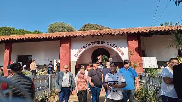 Denuncian supuesta inducción al voto en Lambaré; miembros de mesa responden - Política