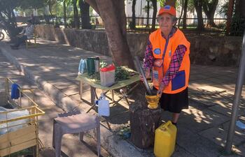 vdb Ña María Almada logró criar a 5 hijos y mantener a su esposo gracias a la venta de remedios yuyos.