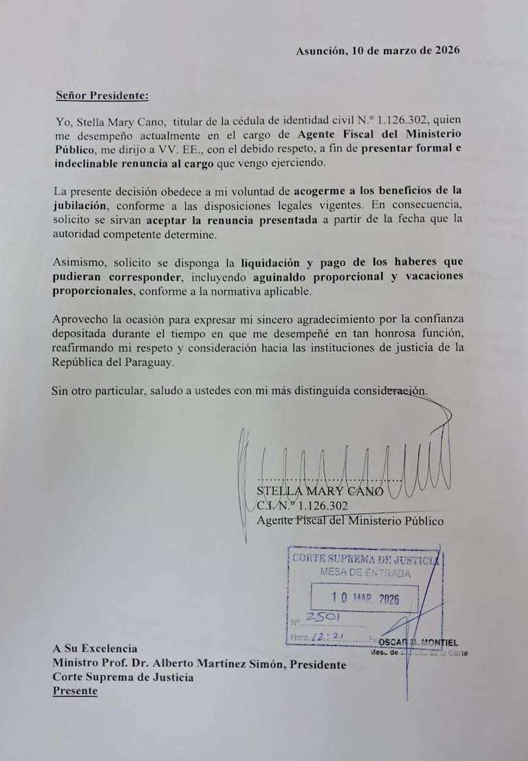 Carta de renuncia de Stella Mary Cano al cargo de agente fiscal, presentada al presidente de la Corte Suprema de Justicia, Alberto Martínez Simón.