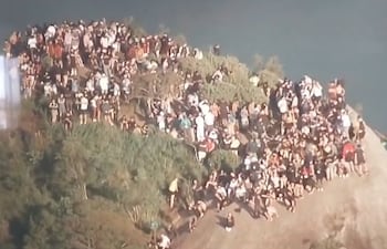 Unos 200 turistas quedaron atrapados en una favela de Sao Paulo, por operativos antinarco. (captura de video)