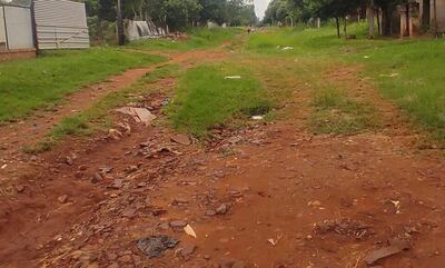 En estas condiciones se encuentran las calles de la ciudad de J. Augusto Saldívar. La foto corresponde a la calle 29 de setiembre del barrio Loma Blanca.