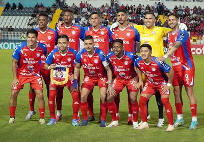 Formación de Xelajú de Guatemala, en la que sientan plaza los paraguayos Manuel Romero y Pedro Báez.