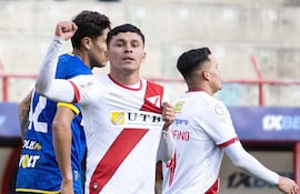 El delantero paraguayo, Héctor Damián Bobadilla Cáceres (24 años), durante su destacado paso por Always Ready del fútbol boliviano.