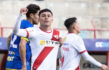 El delantero paraguayo, Héctor Damián Bobadilla Cáceres (24 años), durante su destacado paso por Always Ready del fútbol boliviano.