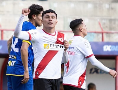 El delantero paraguayo, Héctor Damián Bobadilla Cáceres (24 años), durante su destacado paso por Always Ready del fútbol boliviano.