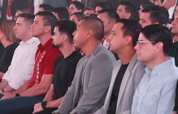 Gustavo Villate (izq.), Santiago Peña, César Astigarraga, Miguel Vázquez, Guillermo Vázquez y Luis Angulo aparecen juntos en foto.