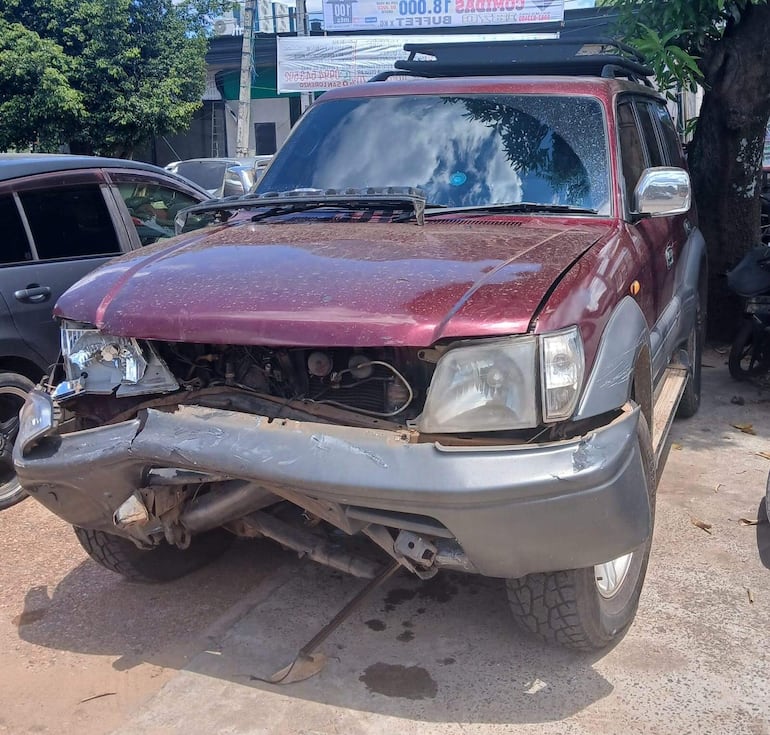 Alcoholizado, al mando de camioneta, se llevó por delante auto de plataforma