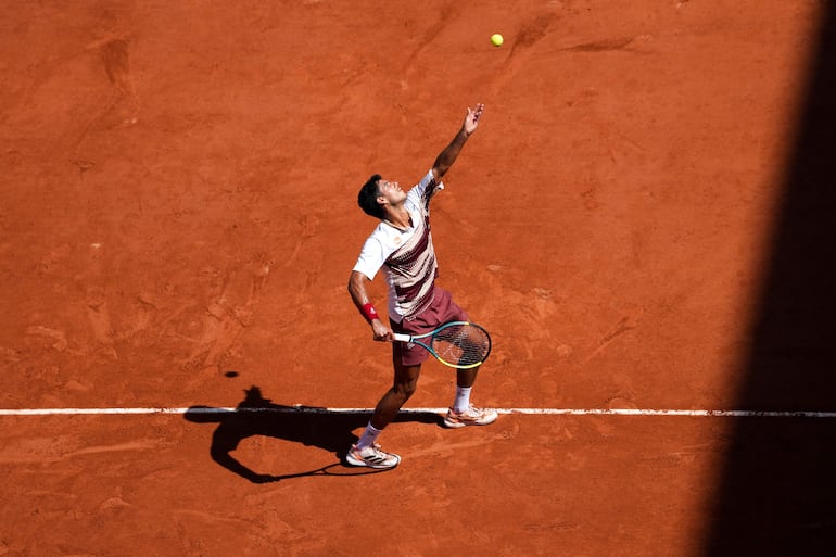 El tenista paraguayo Adolfo Daniel Vallejo en el partido frente a Moïse Kouamé por la segunda ronda del Roland Garros.