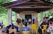 Senadora Esperanza Martínez se reunió con pescadores de Ayolas.