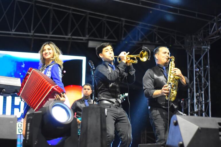 La Andariega Band en el escenario del festival.