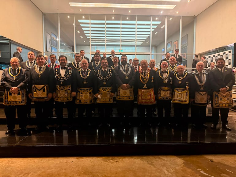 Autoridades nacionales e internacionales celebraron el centenario de la Respetable Logia Unión y Progreso Nº 9 con una ceremonia conmemorativa y una cena de gala.