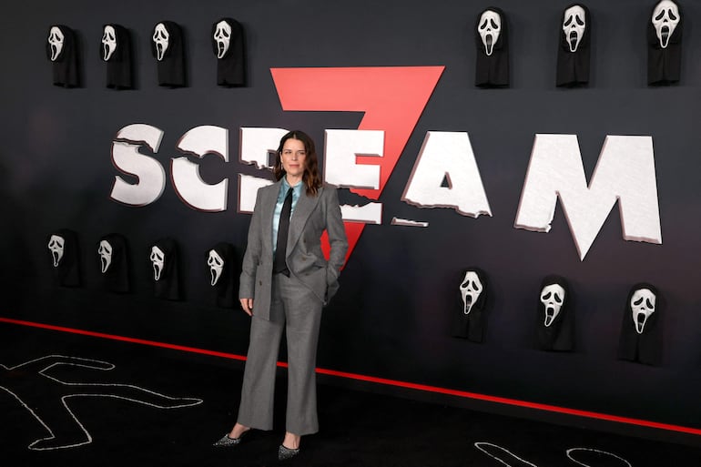 Neve Campbell posando a su llegada al estreno en Los Ángeles de "Scream 7" en Paramount Pictures Studios, en Hollywood, California. (Frazer Harrison/Getty Images/AFP)
