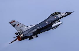 Caza F16 de la defensa áerea turca durante unos ejercicios militares de la alianza atlántica OTAN. (archivo)