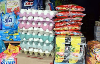 La venta de productos en locales informales es una forma de identificar el posible contrabando. Recomiendan a los consumidores comprar de locales formales.