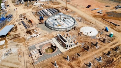La obra comenzó a mediados de 2025 y contempla un plazo de construcción de 24 meses. Las primeras pruebas están previstas para mayo de 2027.