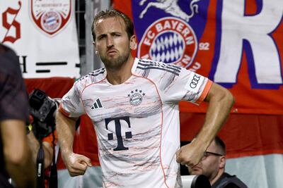 Harry Kane celebra tras anotar el tercer tanto para el Bayern ante el Wehen Wiesbaden.