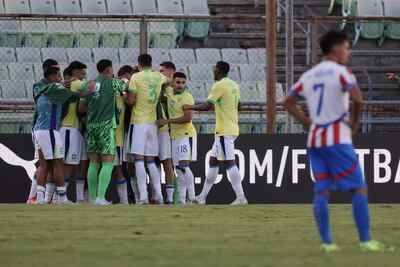 Jugadores de Brasil celebran un gol este lunes, en un partido del hexagonal final del Campeonato Sudamericano sub-20 entre las selecciones de Paraguay y Brasil en el estadio Olímpico de la Universidad Central en Caracas (Venezuela).