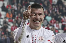 Braian Samudio celebra su gol.