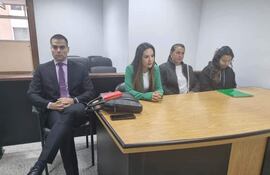 Wilfrido Cáceres, Ruth Da Silva (su esposa), Elvira Gómez Vda. de Ramírez y Camila Ramírez Gómez, los acusados en la presente causa.