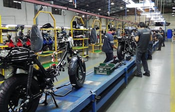 La industria de motocicletas emplea a 10.000 personas, directamente, informó Cipama.