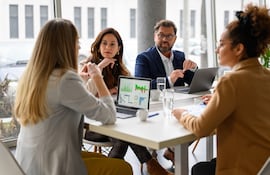 Una de las mayores causas de conflictos en las empresas, del tipo que sean, es la confusión o no definición de roles y responsabilidades, derechos y deberes de los miembros.