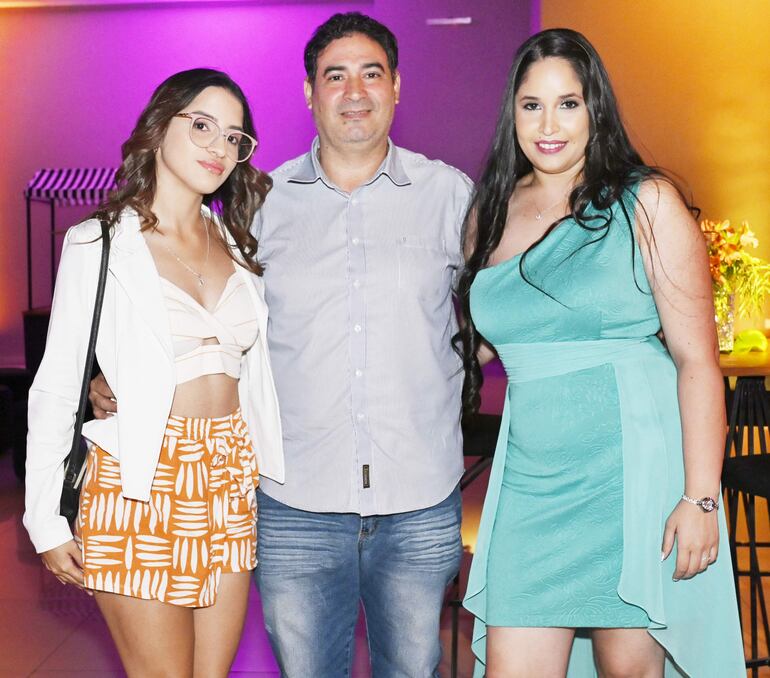 Victoria Rodríguez, Antonio Irala y Lilian Garay. 