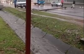 Sistema eléctrico de la ANDE dañado por la tormenta.