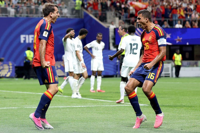 Oyarzábal y Rodri, en plena celebración.