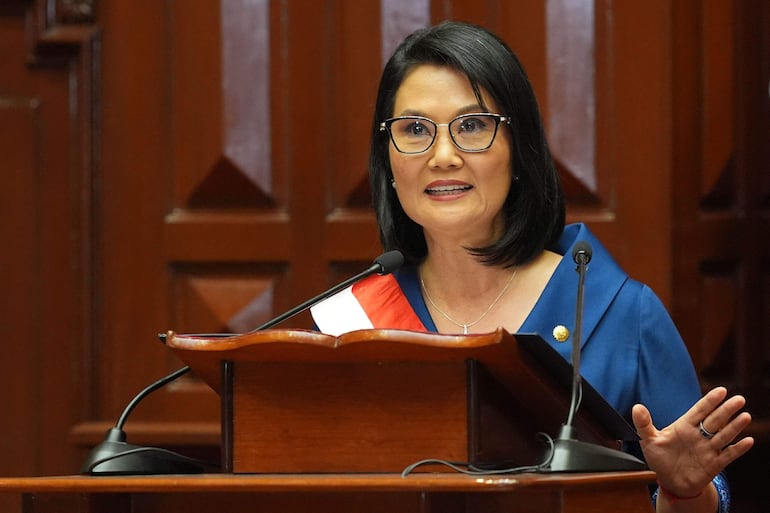 “Juro que cumpliré y haré cumplir la Constitución política y las leyes de Perú", dijo Keiko Fujimori al asumir el cargo. 