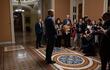 El líder de la mayoría del Senado estadounidense, John Thune, habló con la prensa tras la aprobación en el Senado de un proyecto de ley de financiación a corto plazo para la reapertura del gobierno, en el Capitolio de los Estados Unidos en Washington, D.C.