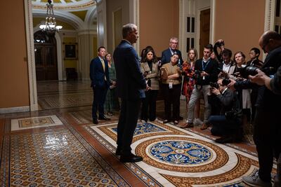 El líder de la mayoría del Senado estadounidense, John Thune, habló con la prensa tras la aprobación en el Senado de un proyecto de ley de financiación a corto plazo para la reapertura del gobierno, en el Capitolio de los Estados Unidos en Washington, D.C.