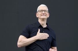Tim Cook, director ejecutivo de Apple, habla en el escenario durante la WWDC26 de Apple en Apple Park, en Cupertino, California, Estados Unidos, el 8 de junio de 2026.