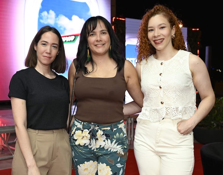 Carolina Vera, María Inés Villalba y Adriana Cardozo.