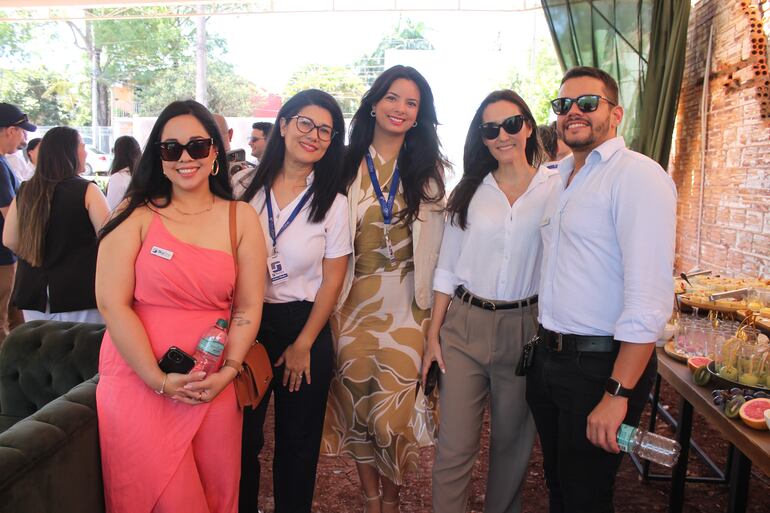 A la palada inicial le siguió un brindis.