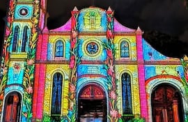 Un maravilloso espectáculo de luces y fuegos artificiales se podrá apreciar en la fachada de la parroquia Nuestra Señora de la Asunción de San Bernardino.